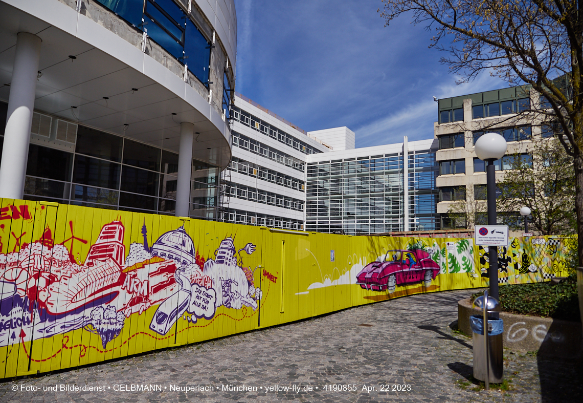 22.04.2023 - Baustelle auf der ehemaligen Allianz-Versicherung in Neuperlach